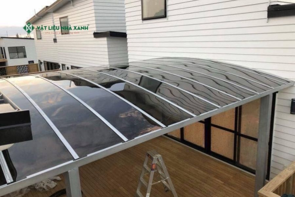 Ứng dụng tấm Polycarbonate đặc ruột 10mm  