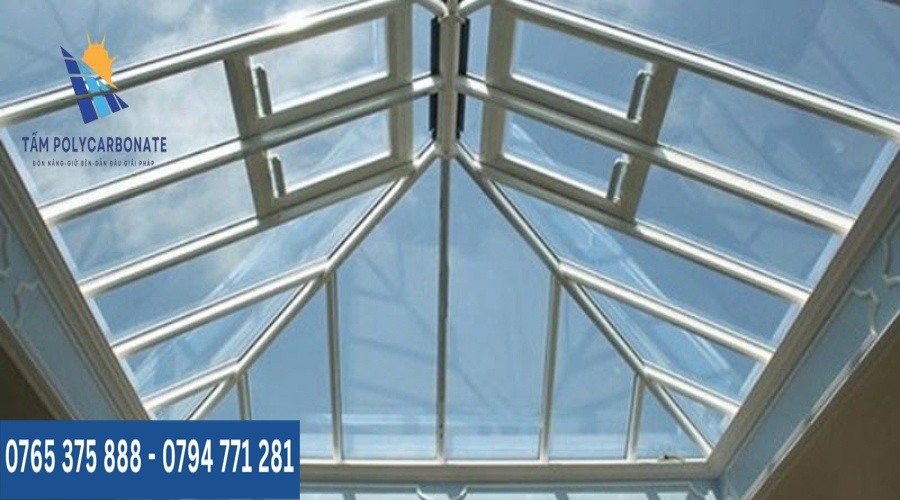 Giếng trời tấm polycarbonate lấy sáng