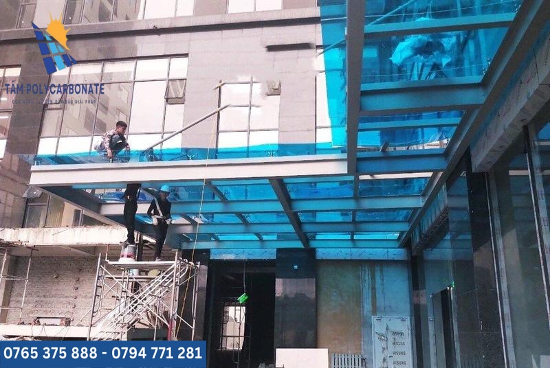 Quy trình thi công kính nhựa