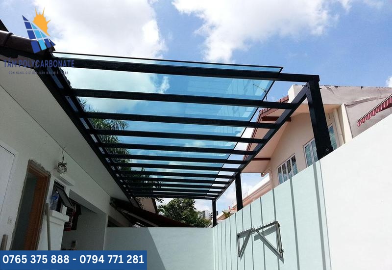 Mái che nhựa polycarbonate đặc ruột