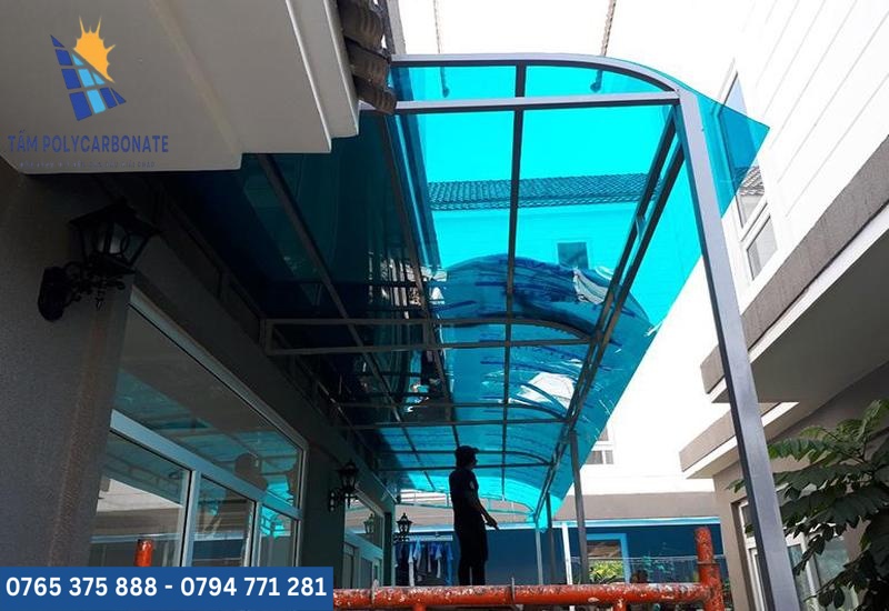 Nhược điểm mái che bằng nhựa polycarbonate