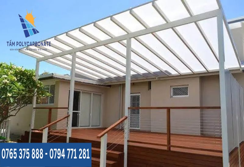 Ưu điểm của tấm lợp Polycarbonate trắng
