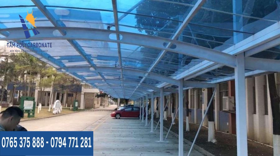 polycarbonate làm mái che nhà xe