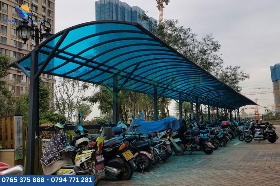 Trạm xe lợp mái bằng tấm poly